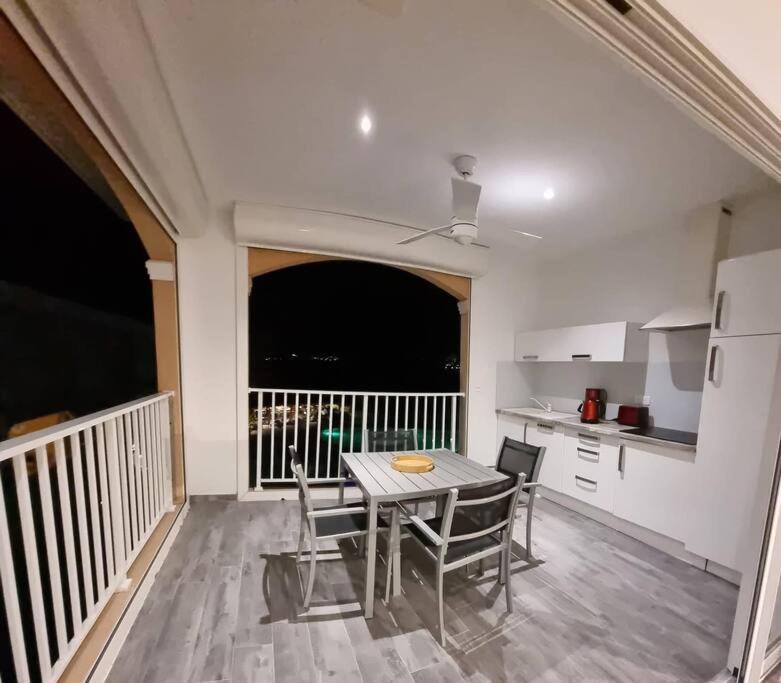 Superbe Studio Lumineux, Vue Sur Piscine Et Mer Baie Nettlé Extérieur photo